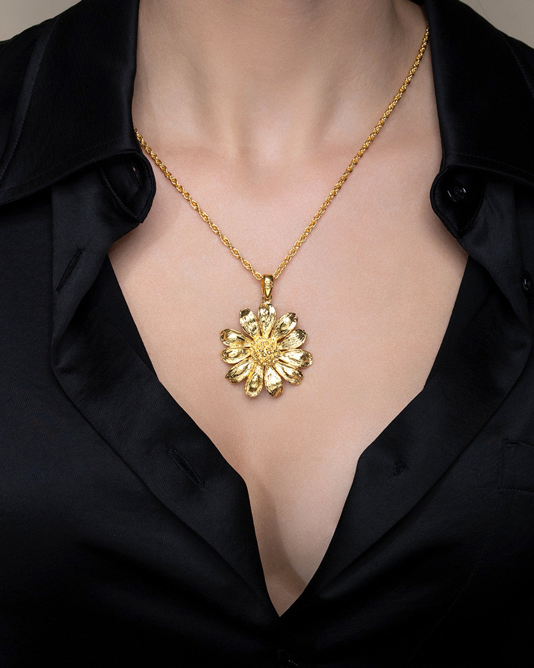 Gold Daisy Pendant